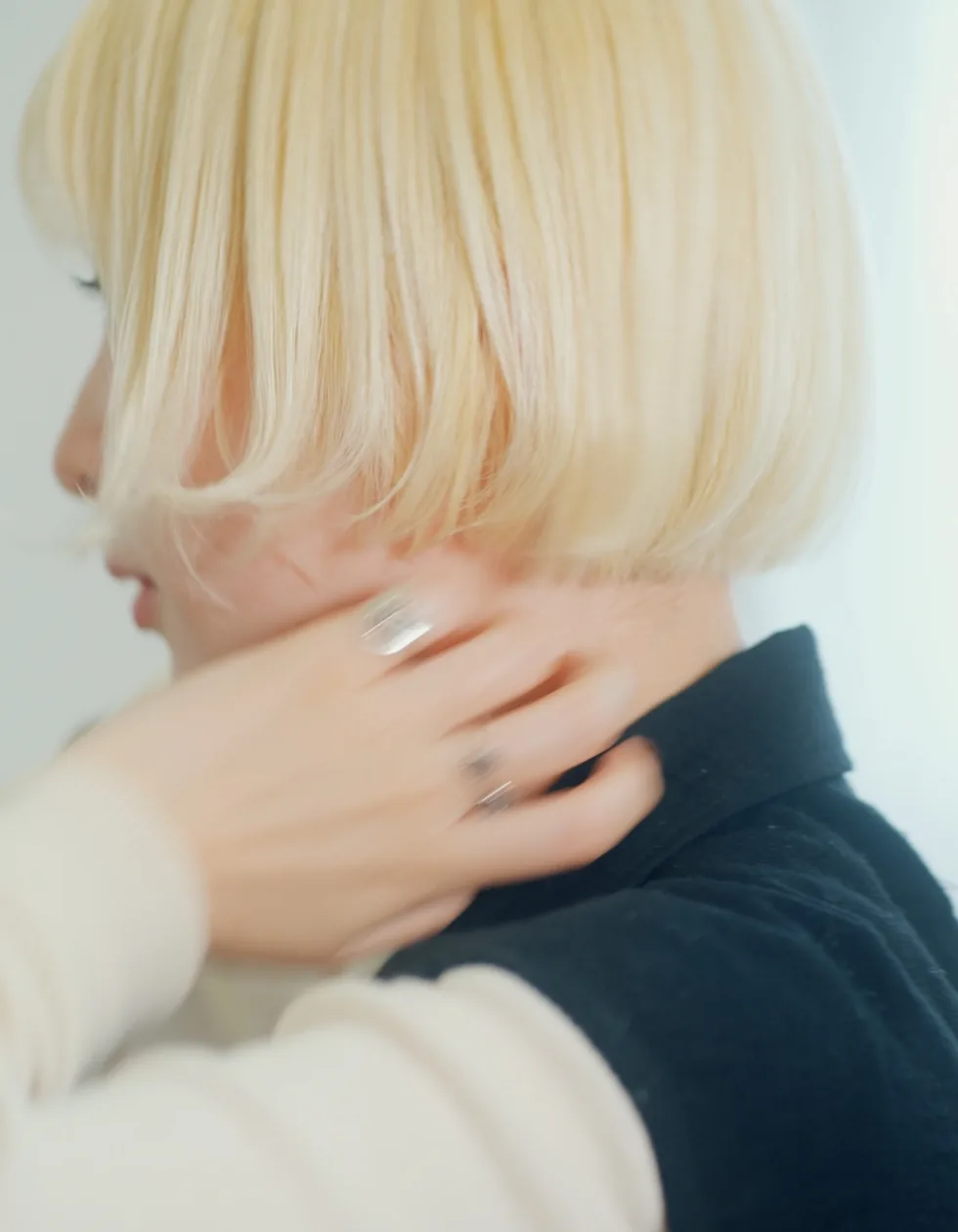 毛先から内側へなじませているところ
